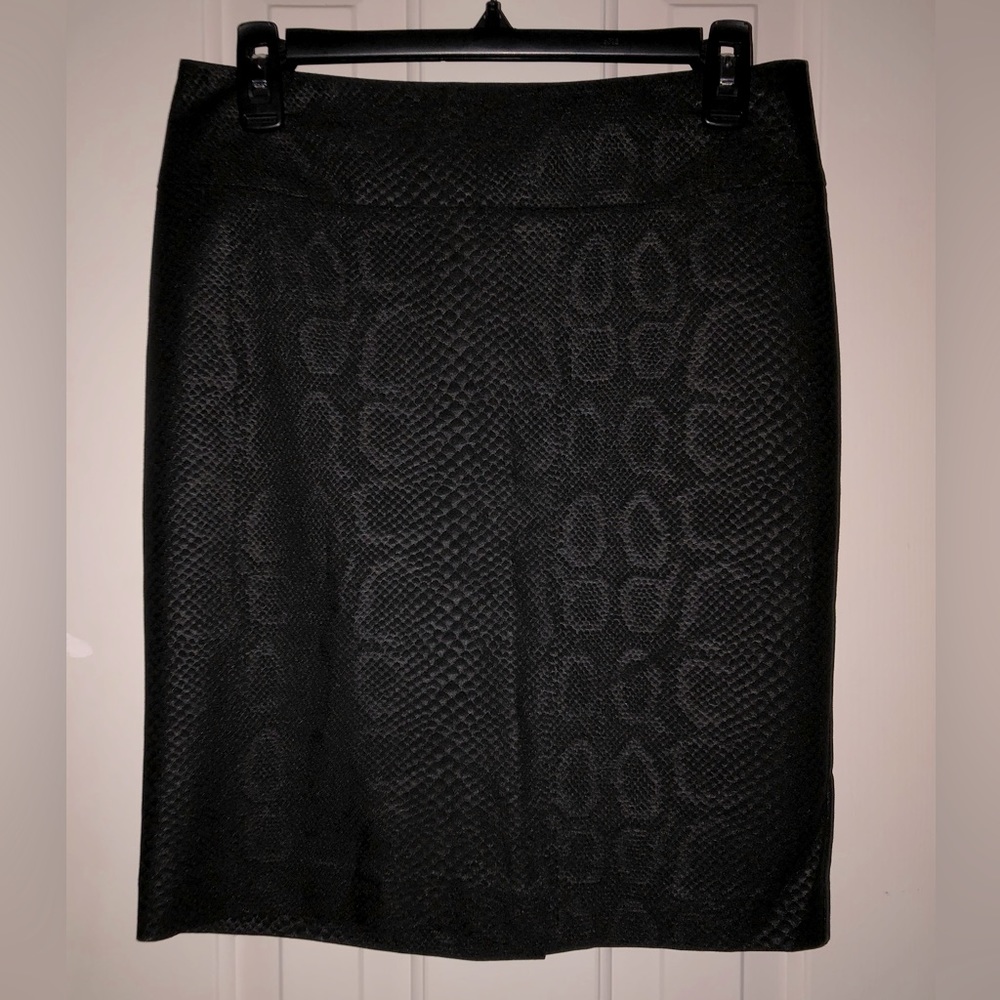 Express Design Studio Women’s Snake Pattern Skirt Size 4